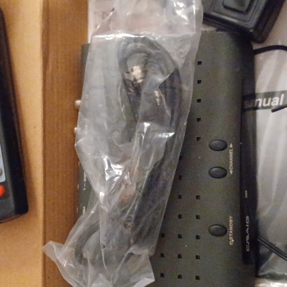 Digital to analog broadcast converter with remote control. - Picture 3 of 4